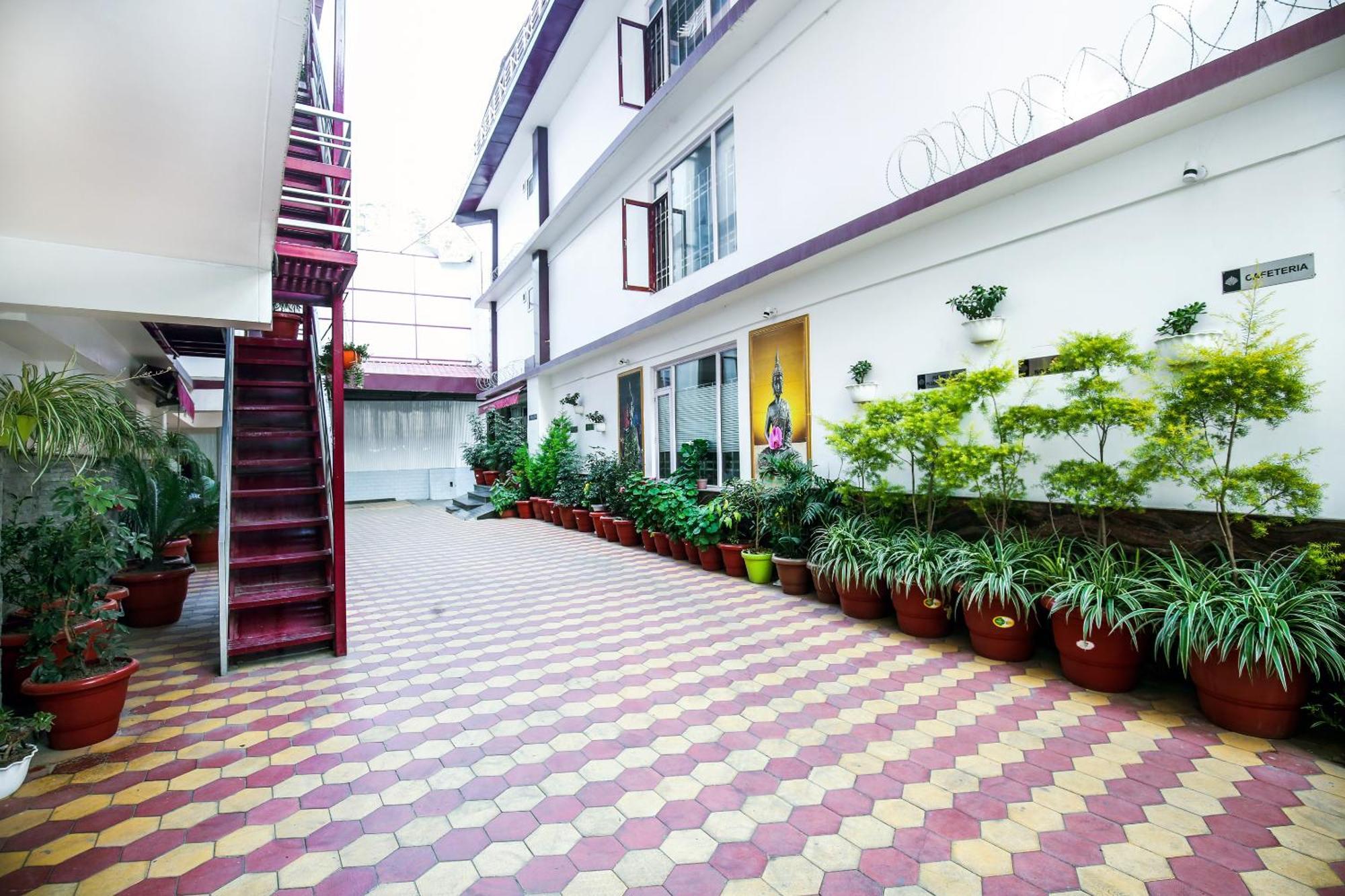Hotel White Grand Shimla - In City Centre - A Centrally Ac Hotel Экстерьер фото